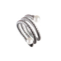 Anillo de compromiso con perlas de agua dulce Twist Ring